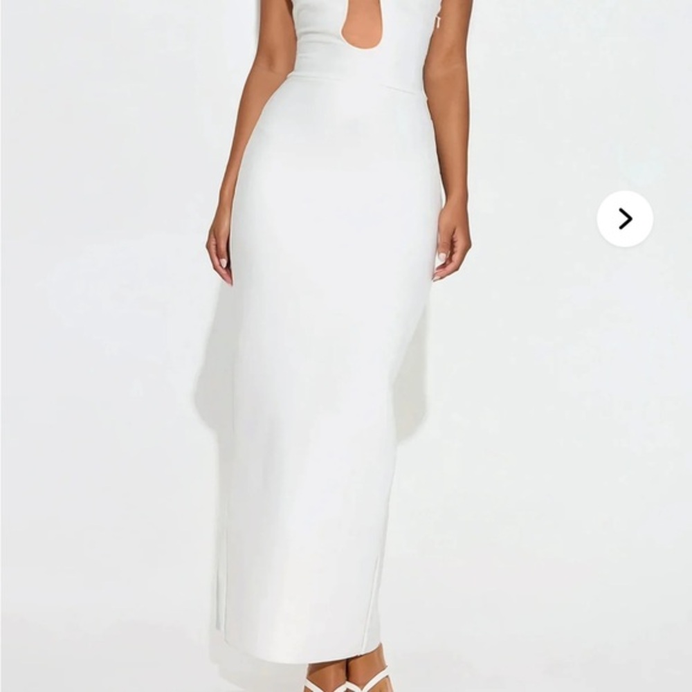 NWT Vanessa Bandage Gown - White size XL